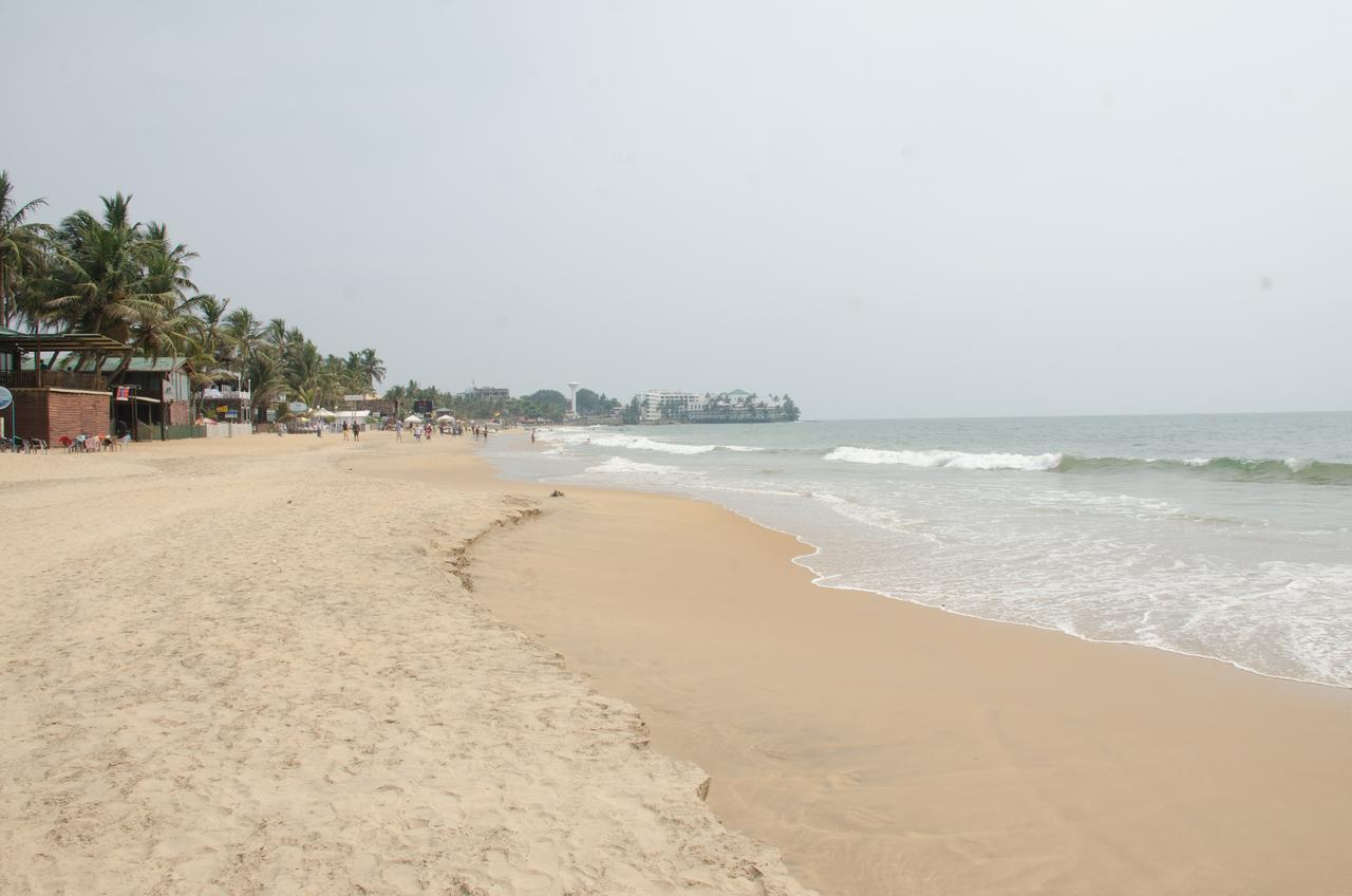 Colombo Lavinia Beach Hostel Dehiwala-Mount Lavinia Esterno foto