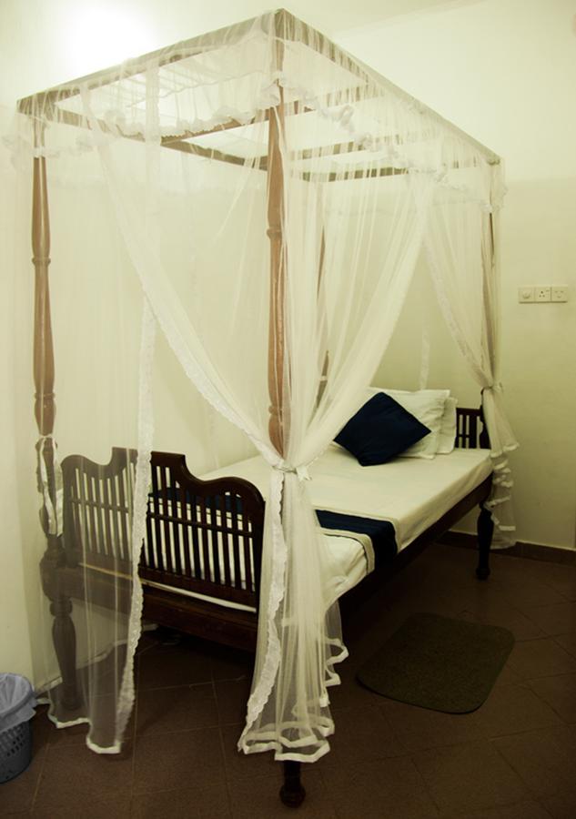 Colombo Lavinia Beach Hostel Dehiwala-Mount Lavinia Esterno foto